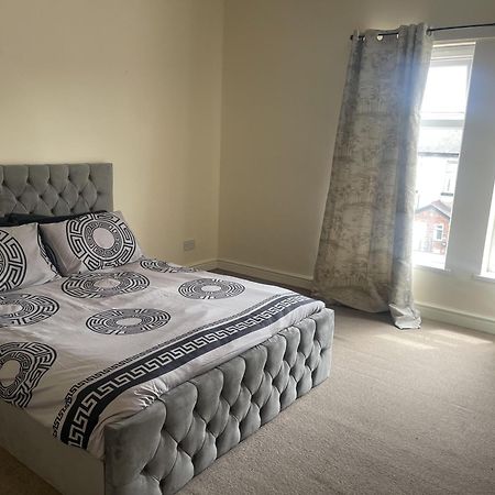 Stylish 1-Bed Apt - Sleeps 4 - Parking - Wifi Manchester Ngoại thất bức ảnh