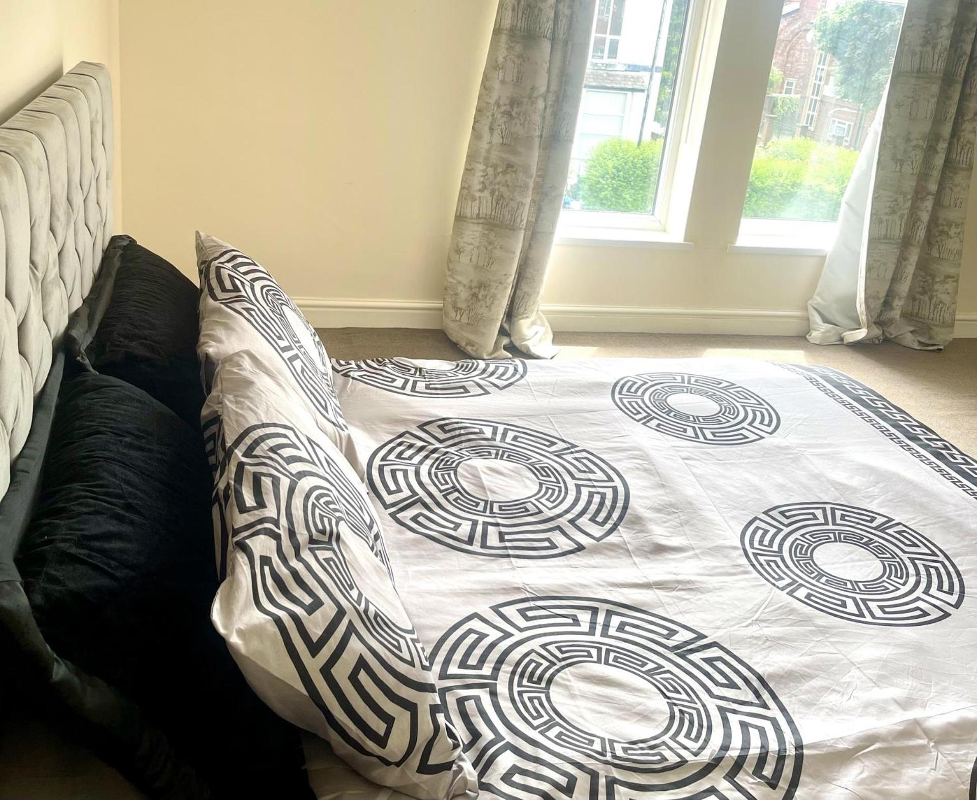 Stylish 1-Bed Apt - Sleeps 4 - Parking - Wifi Manchester Ngoại thất bức ảnh