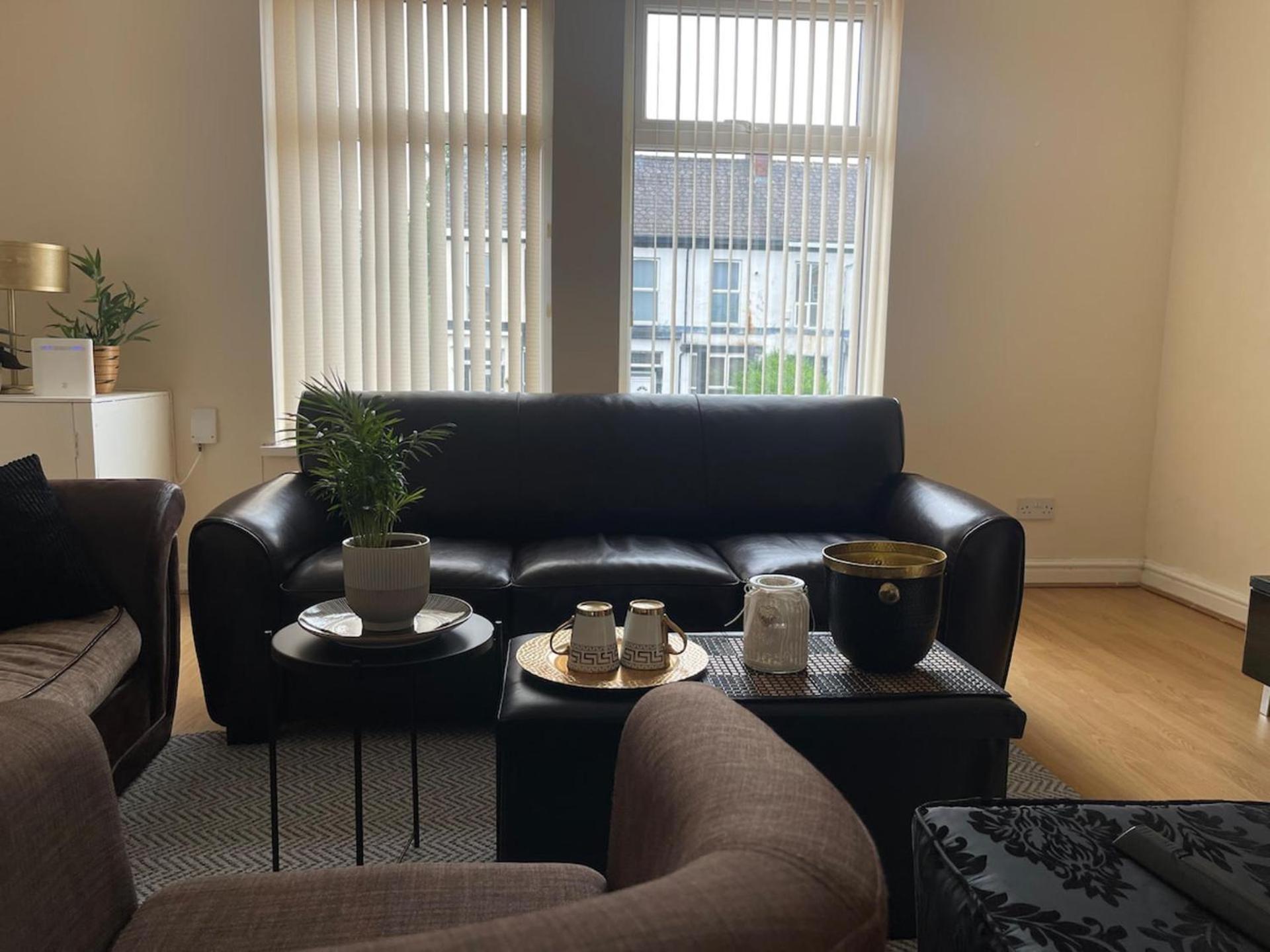 Stylish 1-Bed Apt - Sleeps 4 - Parking - Wifi Manchester Ngoại thất bức ảnh